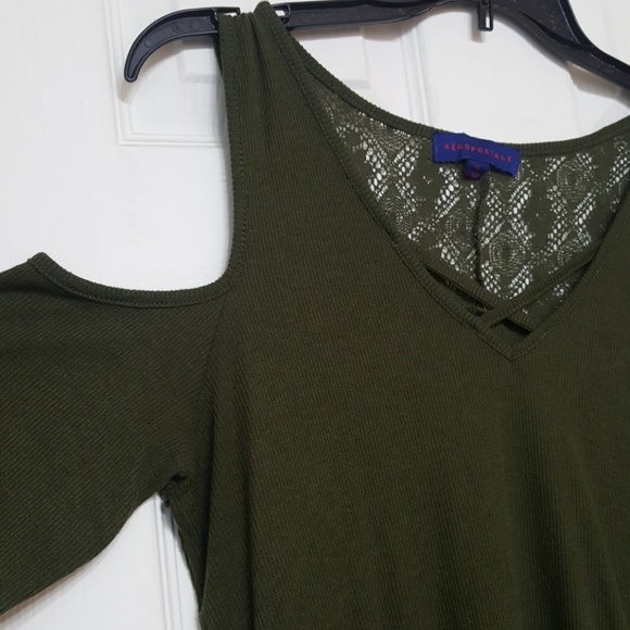 Cold Shoulder Top - Picture 5 of 5